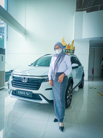 Sales Dealer Mobil Honda Bekasi